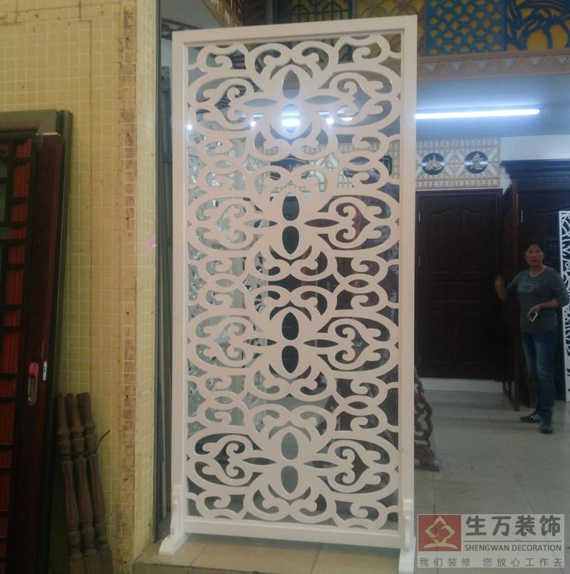 天河區(qū)體育東路王小姐家庭裝修定購玄關(guān)裝飾木透花屏風(fēng)隔斷