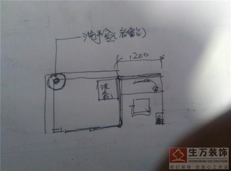 改造后，右側(cè)面上書房，制作1.2米長的書桌，地面鋪貼木地板，陽臺安裝防盜網(wǎng)。