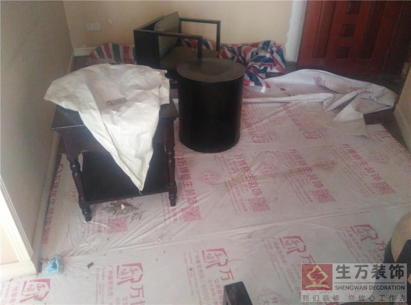 玄關(guān)保護(hù)工作，玄關(guān)重新更換304全新品牌不銹鋼內(nèi)外大門，天花重新更換LED燈具。