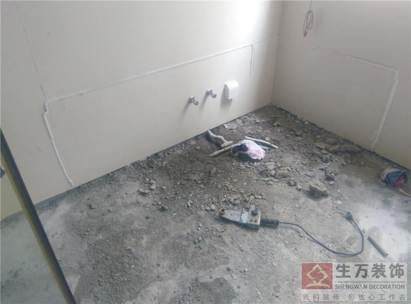 主人房衛(wèi)生間水管修復(fù)工作。